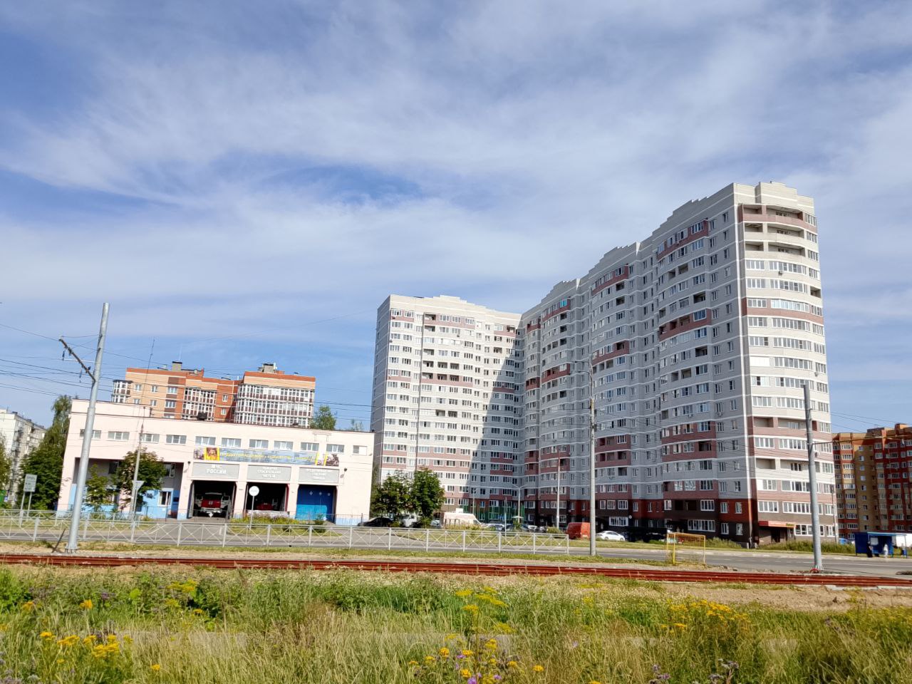 просторная квартира в спальном районе города